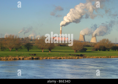 Cottam power station sul fiume trento nottinghamshire Foto Stock