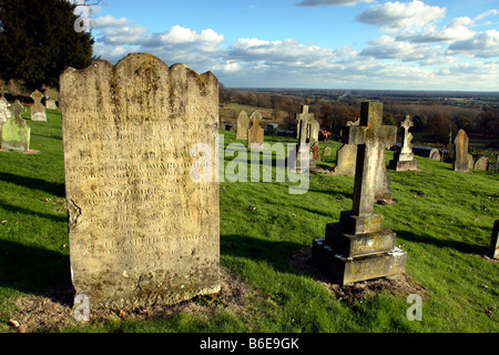 Cimitero presso la chiesa di San Pietro, San Donato Monchelsea, Kent, England, Regno Unito Foto Stock