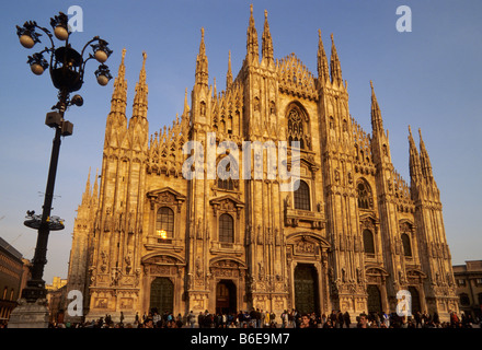 Duomo di Milano Italia al tramonto Foto Stock