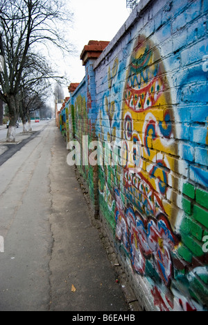 Graffiti di un uovo di pasqua su una parete in Khmelnytsky, Ucraina Foto Stock