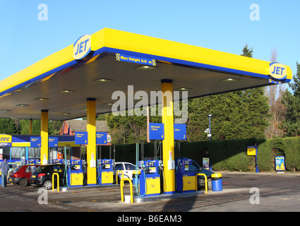 Un getto di stazione di benzina in una città del Regno Unito. Foto Stock