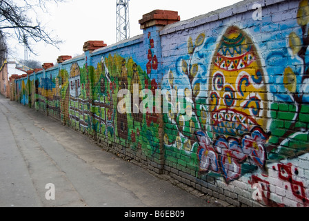 Graffiti di un uovo di pasqua su una parete in Khmelnytsky, Ucraina Foto Stock