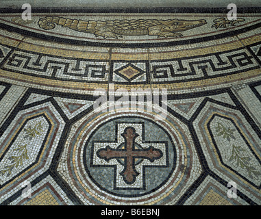 I mosaici di Nelson sulla tomba del santo, la Cattedrale di San Paolo Foto Stock