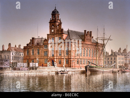 Great Yarmouth Town Hall Norfolk Inghilterra, dal 1890 al 1910 circa - restaurato con cura, restaurato e restaurato con colori migliorati al suo stato originale. Foto Stock