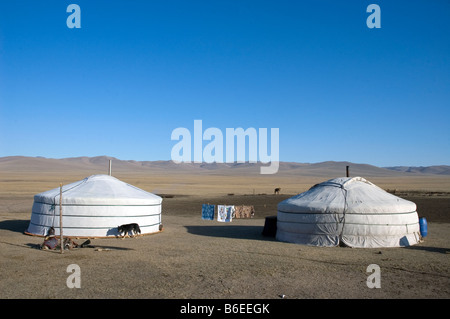 La Mongolia. La vita nelle steppe. Tradizionali case di Ger. 2007 Foto Stock