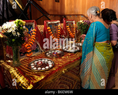 Arti cerimonia al Diwali celebrazioni di Wandsworth Town Hall Foto Stock