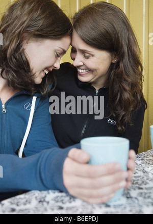 Madre e figlia di trascorrere del tempo insieme Foto Stock