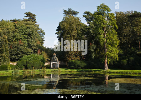 Il lago e i giardini a Melbourne Hall, Derbyshire, England, Regno Unito Foto Stock