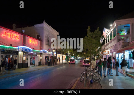 Duval Street di notte, Città Vecchia, chiave Wes, Florida Keys, STATI UNITI D'AMERICA Foto Stock