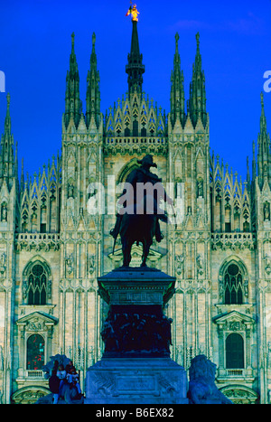 Il duomo di notte a Milano Italia Foto Stock
