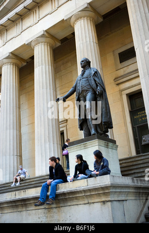 Stati Uniti d'America, New York Wall Street, Federal Hall. Statua di George Washington Foto Stock