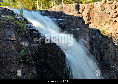 Le cascate Inferiori a Gooseberry Falls parco dello stato del Minnesota Foto Stock