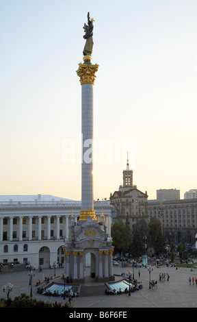 Sera 'Maidan Nezalezhnosti ('Independence Square') scena (centro Kiev-City, Ucraina). Foto Stock