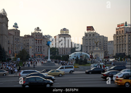 Sera 'Maidan Nezalezhnosti ('Independence Square') scena (centro Kiev-City, Ucraina). Foto Stock