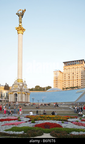 Sera 'Maidan Nezalezhnosti ('Independence Square') scena (centro Kiev-City, Ucraina). Foto Stock