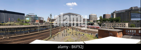 Vista panoramica della stazione centrale di Amburgo, Amburgo, Germania, Europa Foto Stock