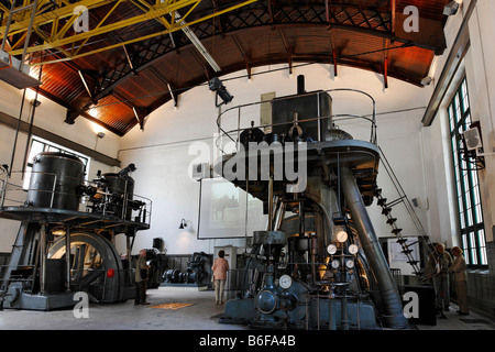 Sala macchine con una pompa dal 1911, nell'Historisches Wasserwerk Bockum o Bockum Acquedotto Storico, Duesseldorf Nord Rhi Foto Stock