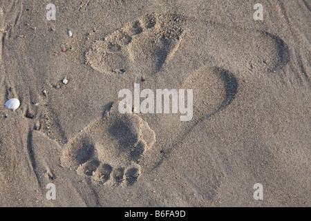 Orme su una spiaggia vicino Glowe, Ruegen, Meclenburgo-Pomerania Occidentale, Germania, Europa Foto Stock