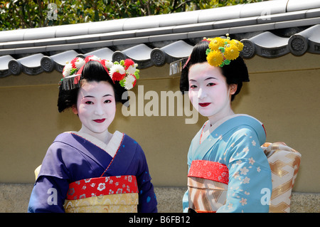 Due Maiko, Geisha in formazione, Kyoto, Giappone, Asia Foto Stock