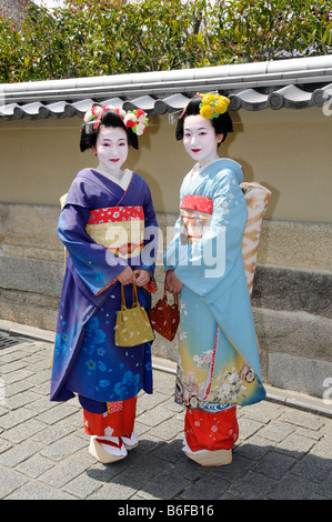 Due Maiko, Geisha in formazione, Kyoto, Giappone, Asia Foto Stock