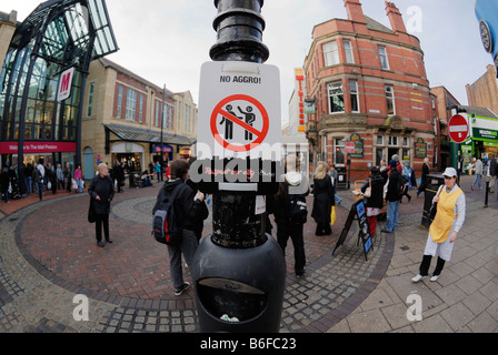 Cartelli posti intorno a Preston dal consiglio della città di trattare con il comportamento antisociale nella città. Foto Stock