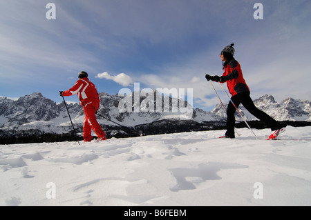 Nordic o fondisti sull Alpe Nemes Alpi, Alta Val Pusteria o in Alta Val Pusteria o Alto Pusteria Bolzano Foto Stock