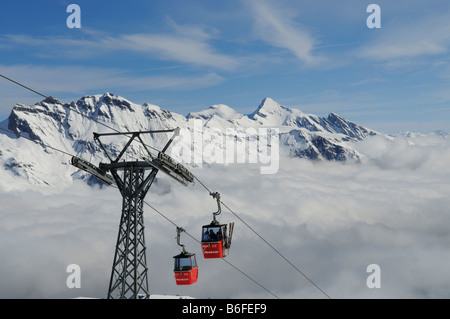 Funivia Maennlichen con vista su Mt prima e Mt Wetterhorn, Grindelwald, Alpi Bernesi, Svizzera, Europa Foto Stock
