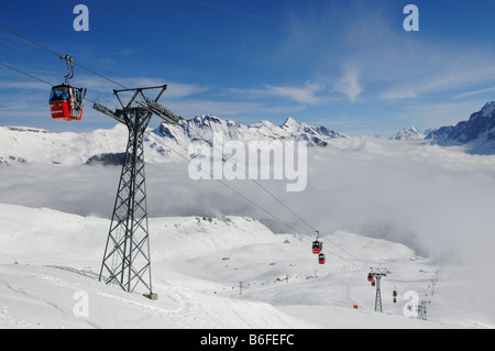 Funivia Maennlichen con vista di Mt prima e Mt Wetterhorn, Grindelwald, Alpi Bernesi, Svizzera, Europa Foto Stock