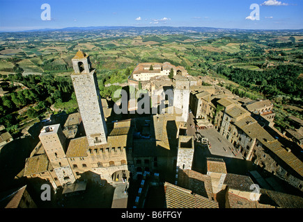 Palazzo della Podestà, il Monastero di San Lorenzo in Ponte di Piazza della Cisterna, San Gimignano Provincia di Siena Toscana, Ita Foto Stock