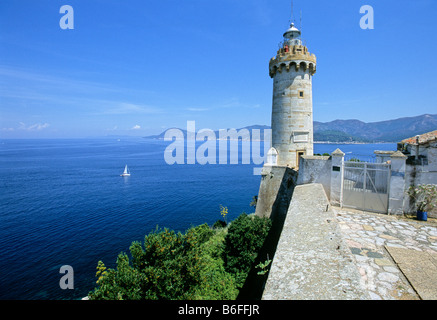 Il faro in Forte Stella fortificazioni, l'isola d'Elba, Provincia di Livorno, Toscana, Italia, Europa Foto Stock