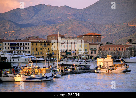 Il Molo (Pier) Gallo, Darsena - Porto, Portoferraio, Isola d'Elba, Provincia di Livorno, Toscana, Italia, Europa Foto Stock