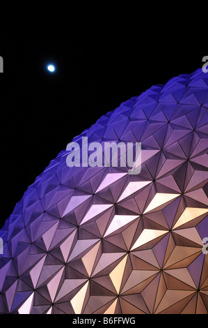Epcot Center di notte con la luna in background in Orlando Florida Foto Stock