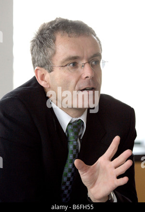 Bernd Scheifele, chief executive della HeidelbergCement AG, durante la conferenza stampa sul bilancio del xvii di Foto Stock