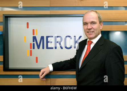 Karl-Ludwig Kley, presidente del comitato esecutivo di Merck KGaA, durante una relazione finanziaria conferenza stampa, 18.02.08, Darmstad Foto Stock