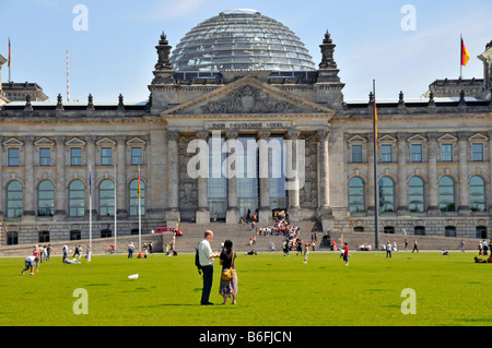 Il Reichstag, il palazzo del Reichstag, sede del parlamento tedesco, il quartiere governativo, Berlin-Mitte, Berlino, Germania, Europa Foto Stock