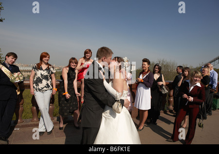 Coppie in viaggio di nozze, Mosca Russia Foto Stock
