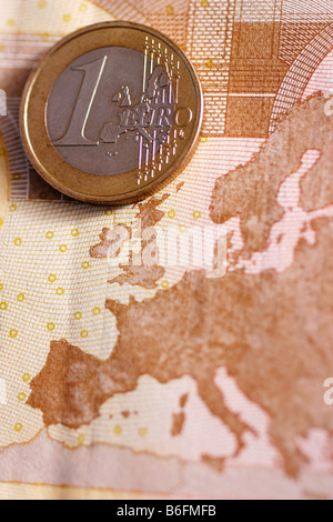Euro-banconote e monete Foto Stock