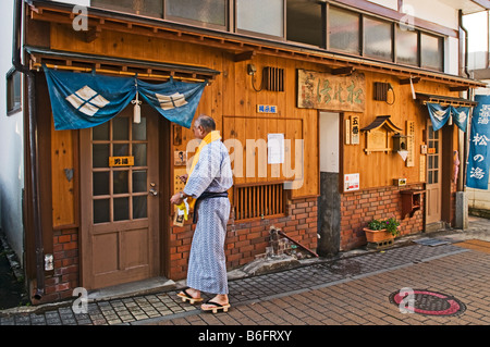 Uno dei molti bagni termali caldi pubblici a Shibu Onsen Nagano Giappone Foto Stock