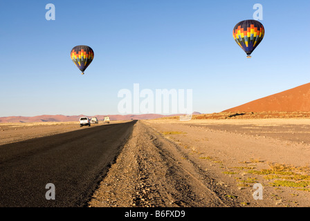 Due i palloni ad aria calda sopra il Namib Naukluft National Park Sesriem Namibia Foto Stock