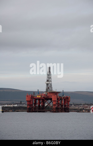 Olio della piattaforma di perforazione Essar Wildcat a Invergordon sul Cromarty Firth Highlands della Scozia Foto Stock