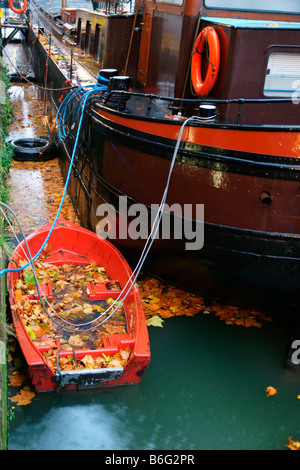 Scialuppa di salvataggio e di attracco della nave nel porto di Wijnhaven porto porto di Rotterdam Paesi Bassi Foto Stock