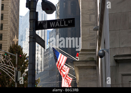 A Wall Street è segno visibile di fuori il New York Stock Exchange di New York. Foto Stock