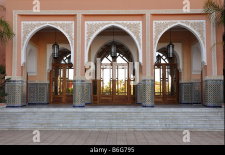 Decorazioni orientali ingresso in Marrakech, Marocco Foto Stock