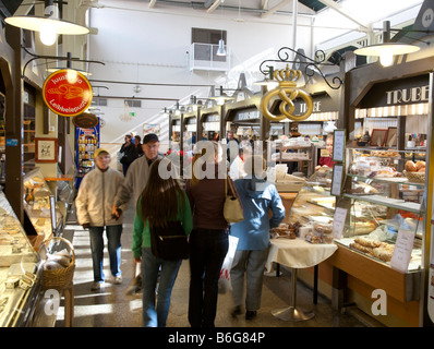 Dentro la città di Kuopio Market Hall ( Kuopion Kauppahalli ) , Finlandia Foto Stock