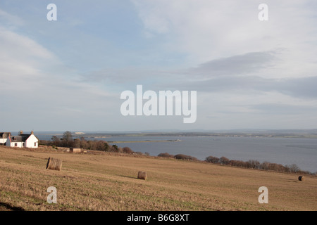 Vista su Moray Firth passato punto Chanonry verso Fort George all'orizzonte Black Isle Highland Scozia Scotland Foto Stock