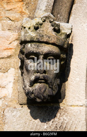 Pietra scolpita in testa St Oswalds Chiesa Askrigg Wensleydale Yorkshire Foto Stock