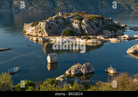 Vista panoramica di Kekova, Kalekoy, Lycian tomba, costa meridionale della Turchia Foto Stock