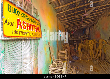 Lo studio di Bijoy Krishna Pal & Sons, in Potters Kumortuli mercato, Calcutta, India Foto Stock