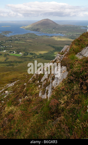 Parco Nazionale del Connemara vista montagna tully ballynakill porto dalla cima della montagna di diamante galway Irlanda occidentale atlantico Foto Stock