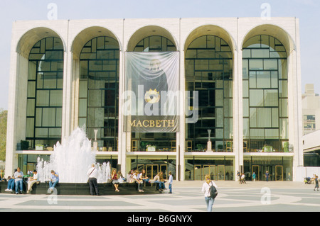 New York, il Centro Lincoln, il Metropolitan Opera House, il Met, principale, Oriente, elevazione. Foto Stock